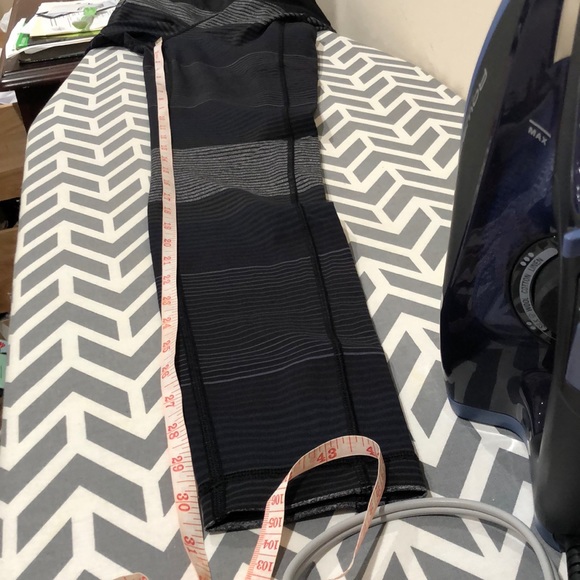 Lulu🍋 Om Stripe Speed Up 31” Tights size 8 RARE/Unicorn!! - Picture 7 of 14